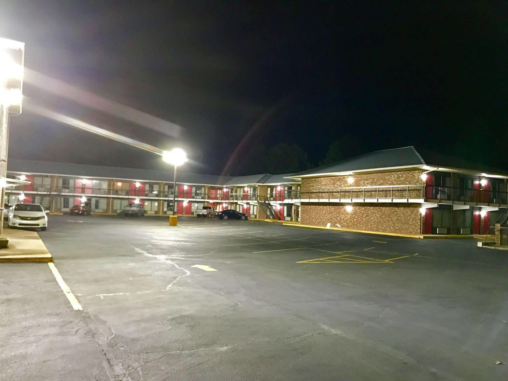 American Inn Anniston Exterior photo