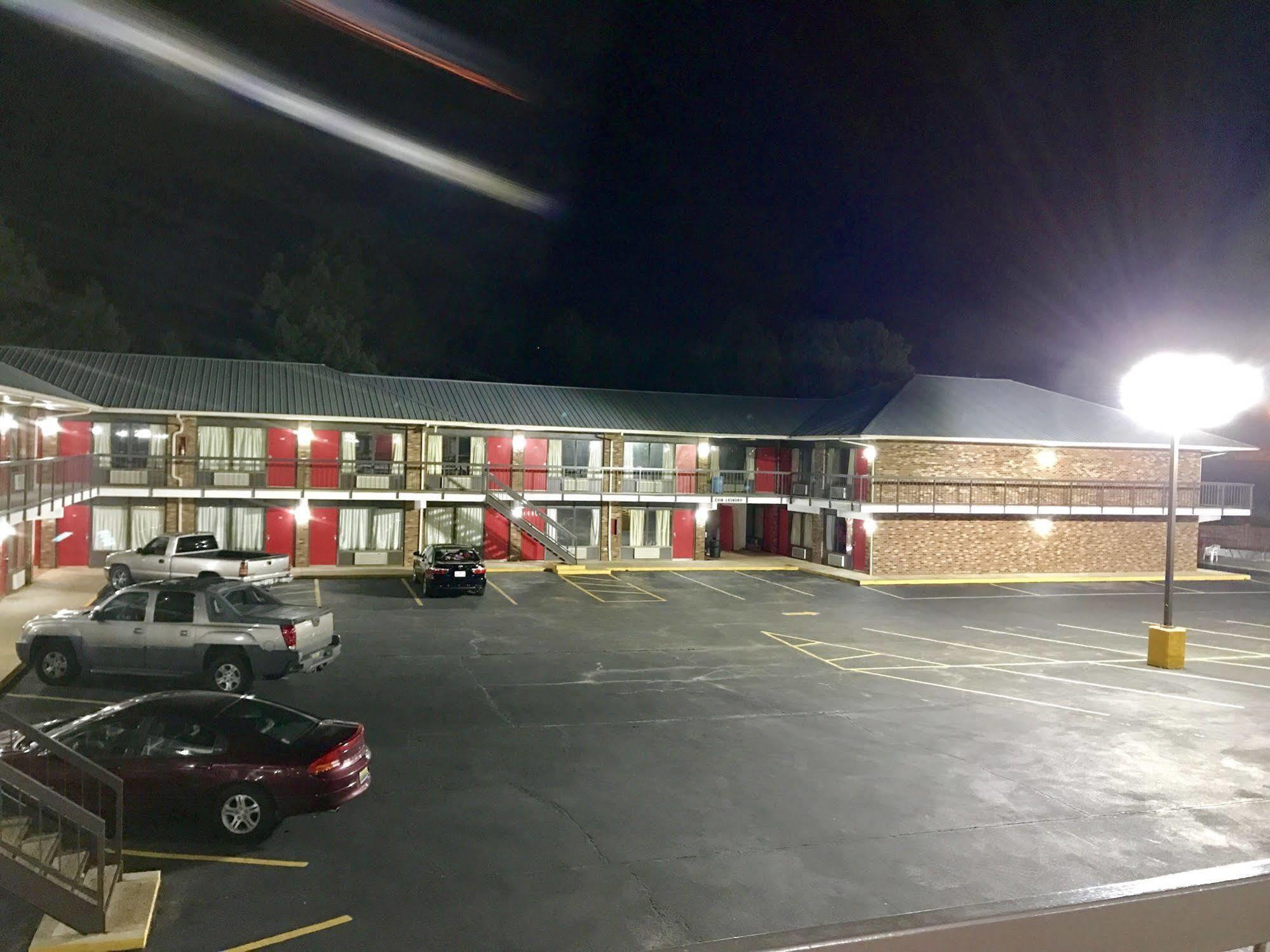 American Inn Anniston Exterior photo